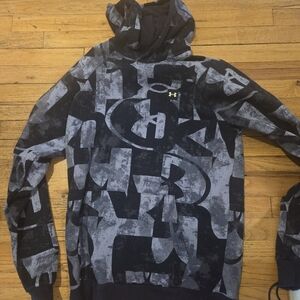 Under Armour Black and Gray Patterned Sweatshirt